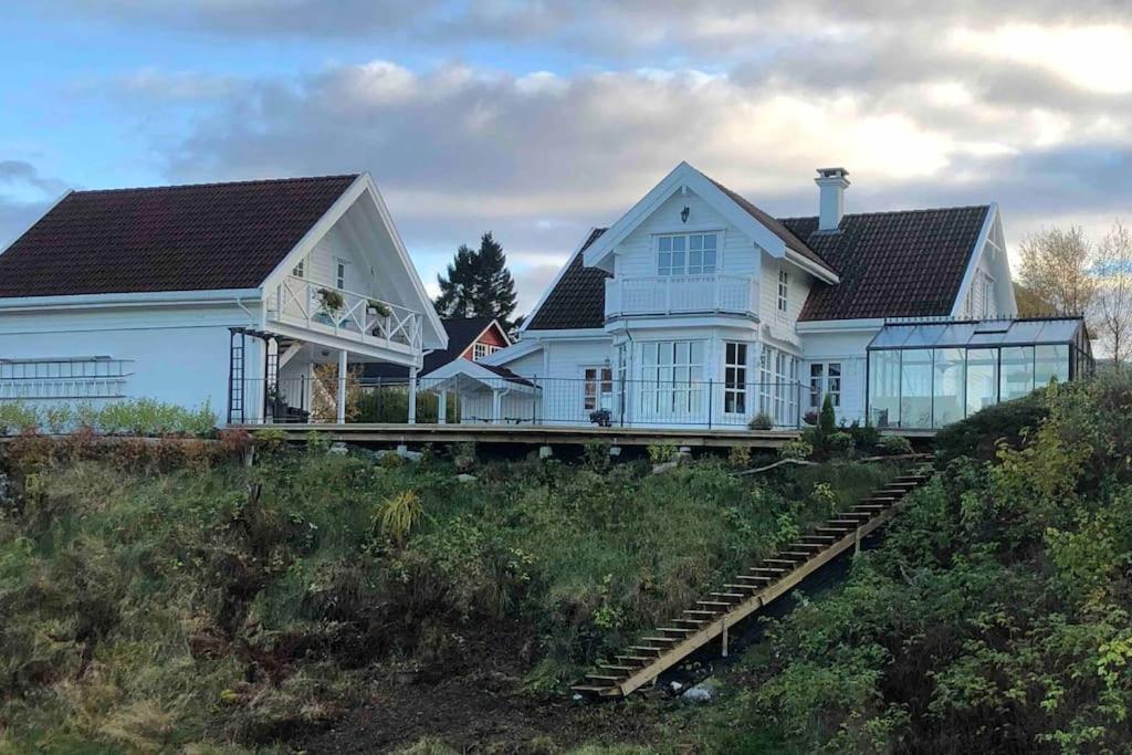 Koselig Garasjeloft! Apartman Langevag Kültér fotó